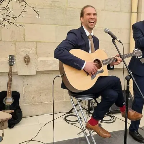 Louis Strano à la guitare