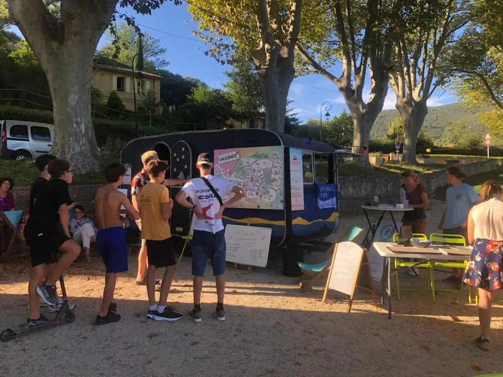 La Caravane sonore porté par le Grand Ménage passe à La Tour d' Aigues_La Tour-d'Aigues