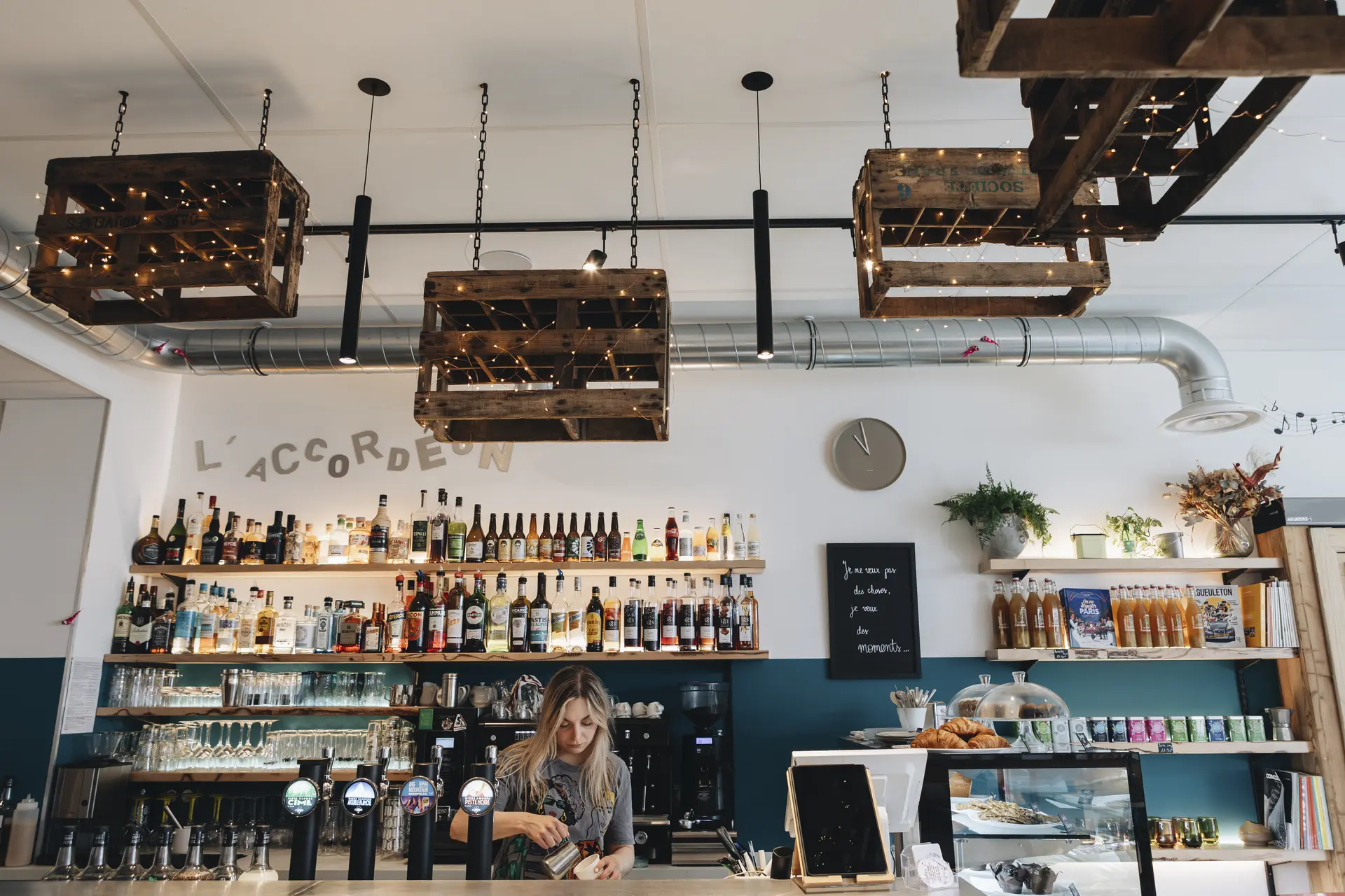 Vue d'ensemble de l'intérieur du restaurant