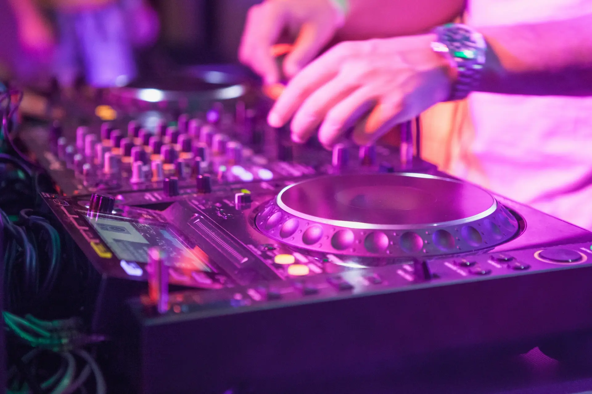 DJ