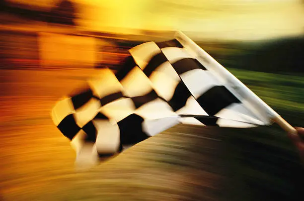 Drapeau damier noir et blonc pour rallye de voitures