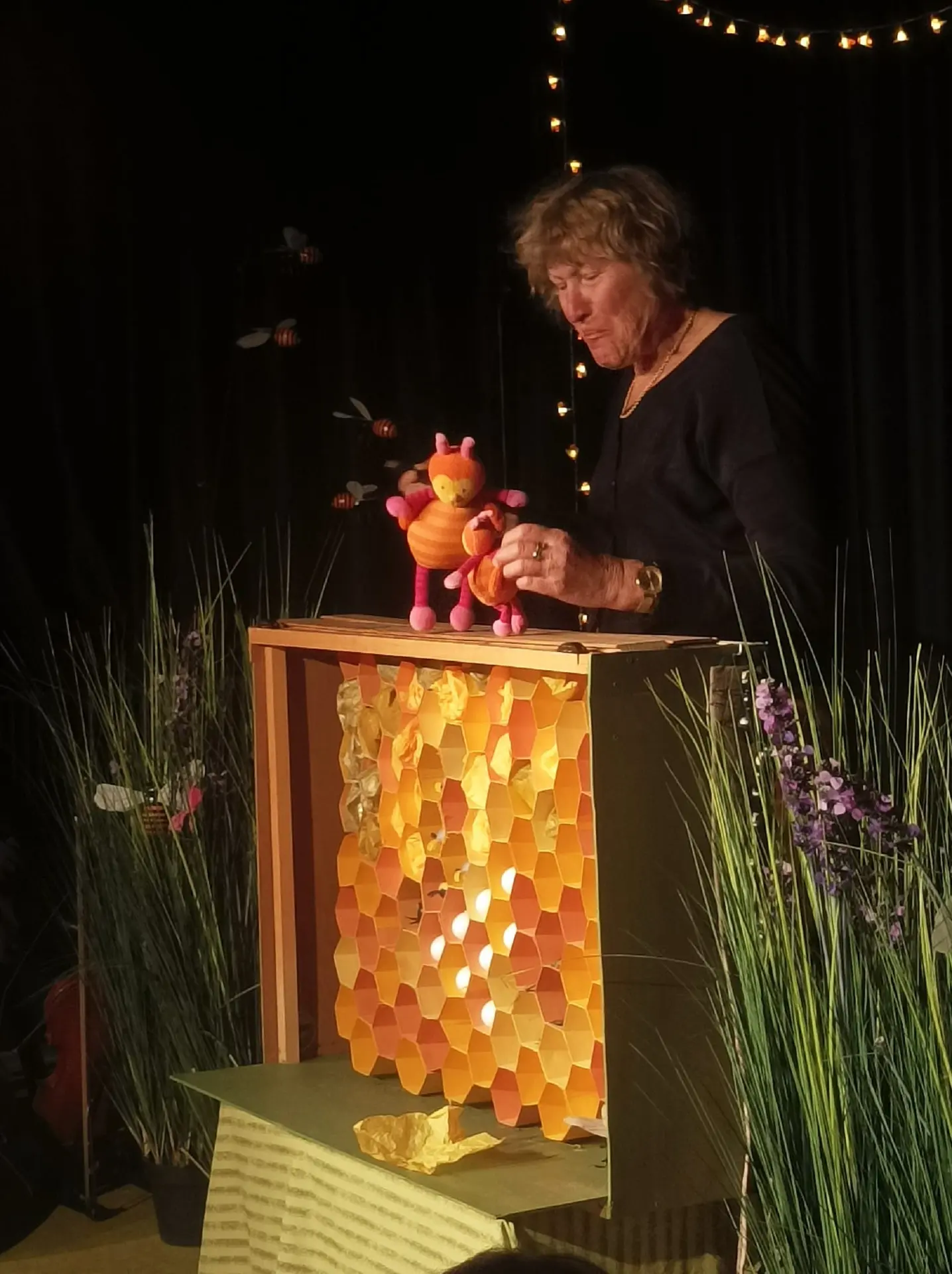 Théâtre de marionnettes : La petite abeille