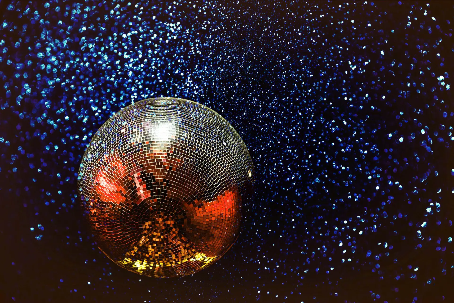 Soirée année 80/90 place de la Mairie_Crêts en Belledonne