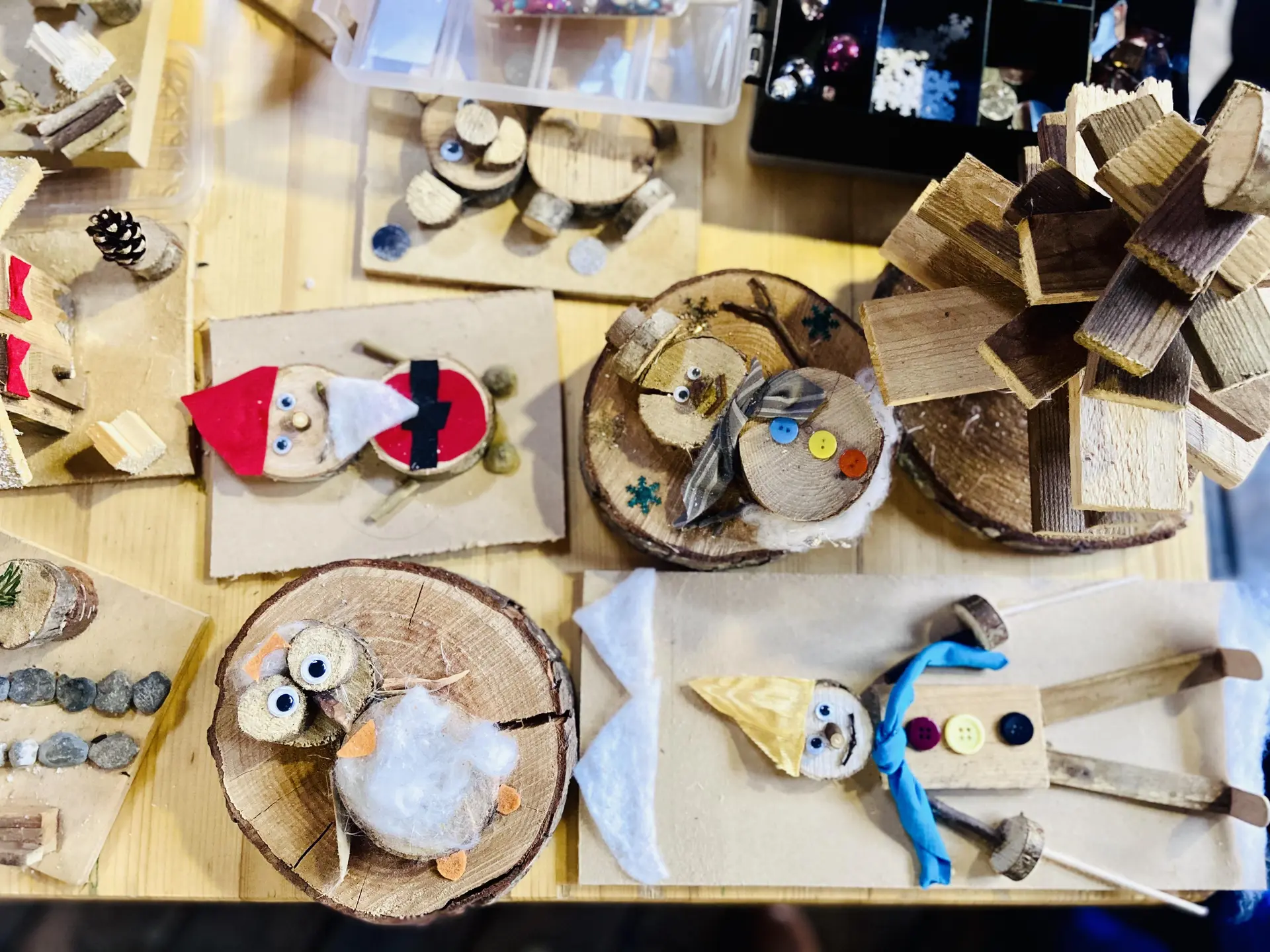 Atelier bonhomme de neige en bois_Les Gets