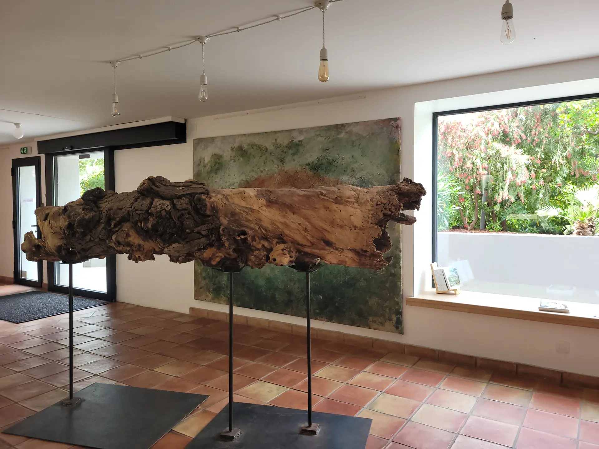 Exposition Art & Vin à Figuière - Naissance, Renaissance de la forêt par Vincent Lajarige, artiste peintre et sculpteur_La Londe-les-Maures