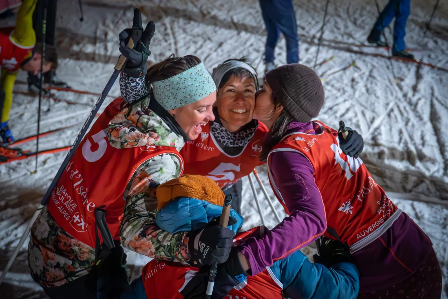 Skieuses lors de la cours de ski de fond nocturne à Val d'Isère