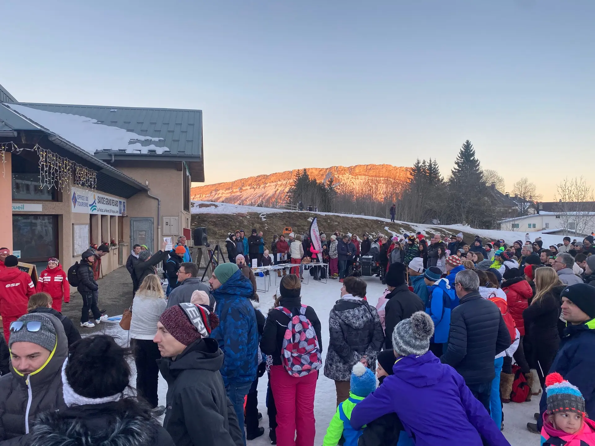 Pot d'accueil devant l'Office du Tourisme de la Féclaz