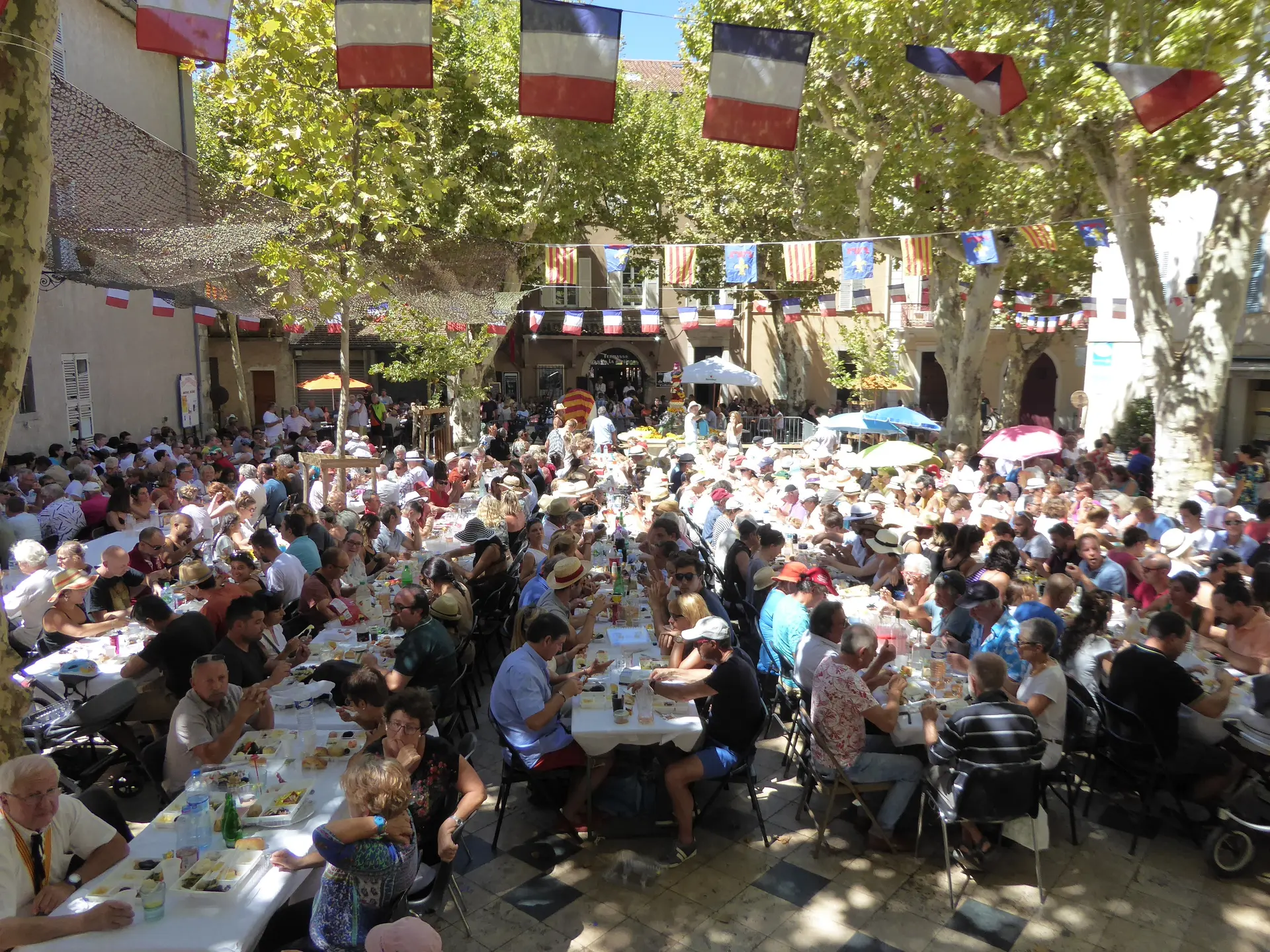 Les Fêtes traditionnelles en Méditerranée Porte des Maures