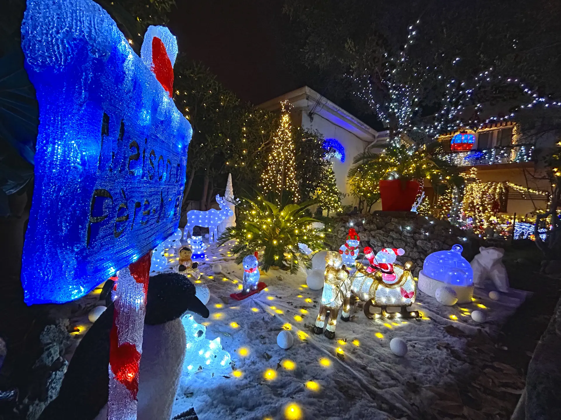 Maison illuminée - Le Refuge de Noël Fréjus