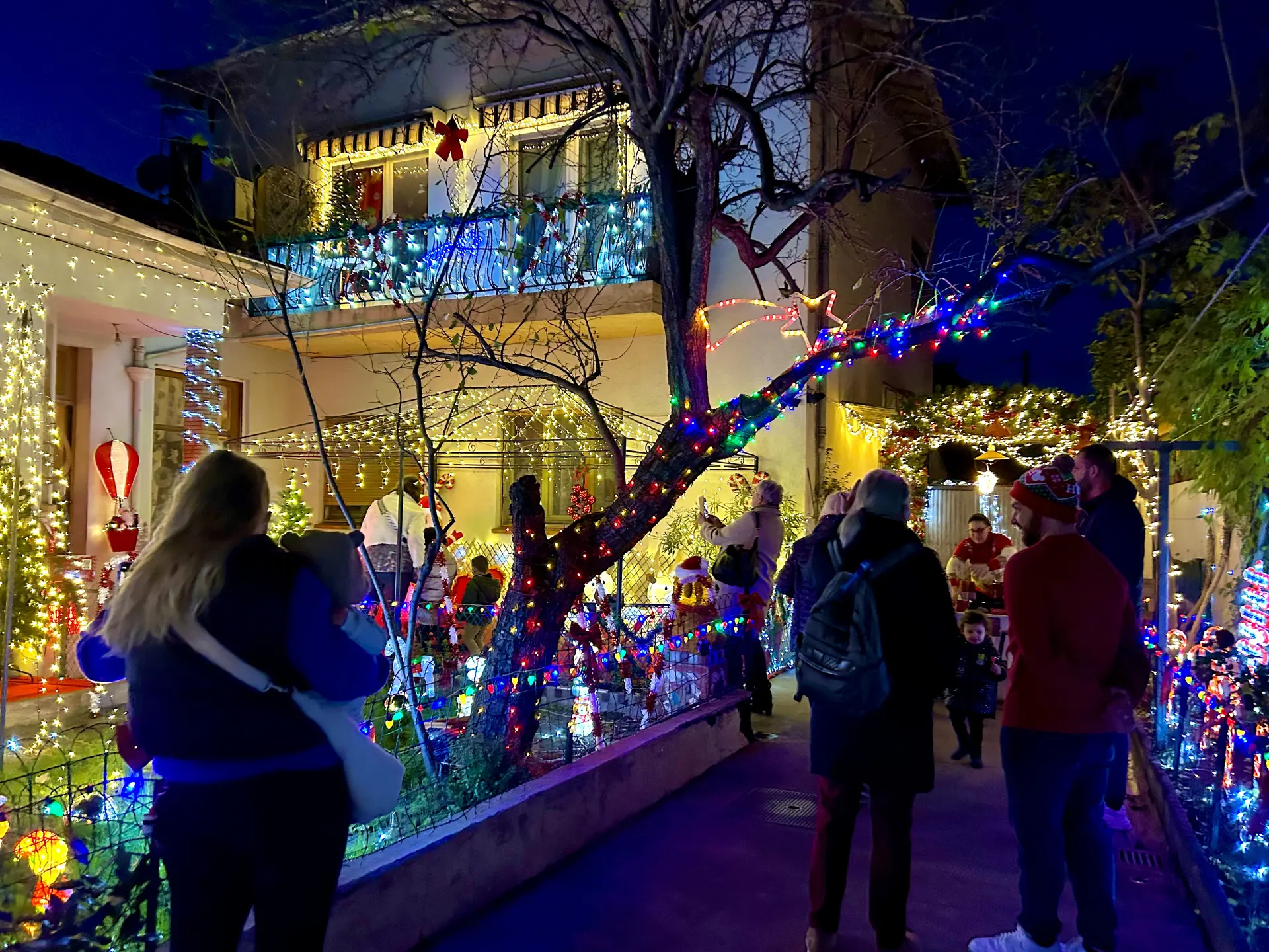 Maison illuminée - Le Refuge de Noël Fréjus