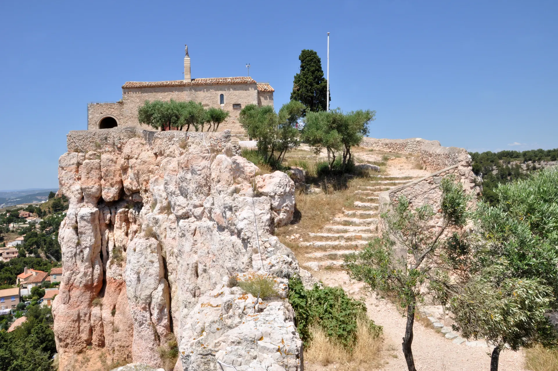 La chapelle notre Dame de Vie sur le Rocher