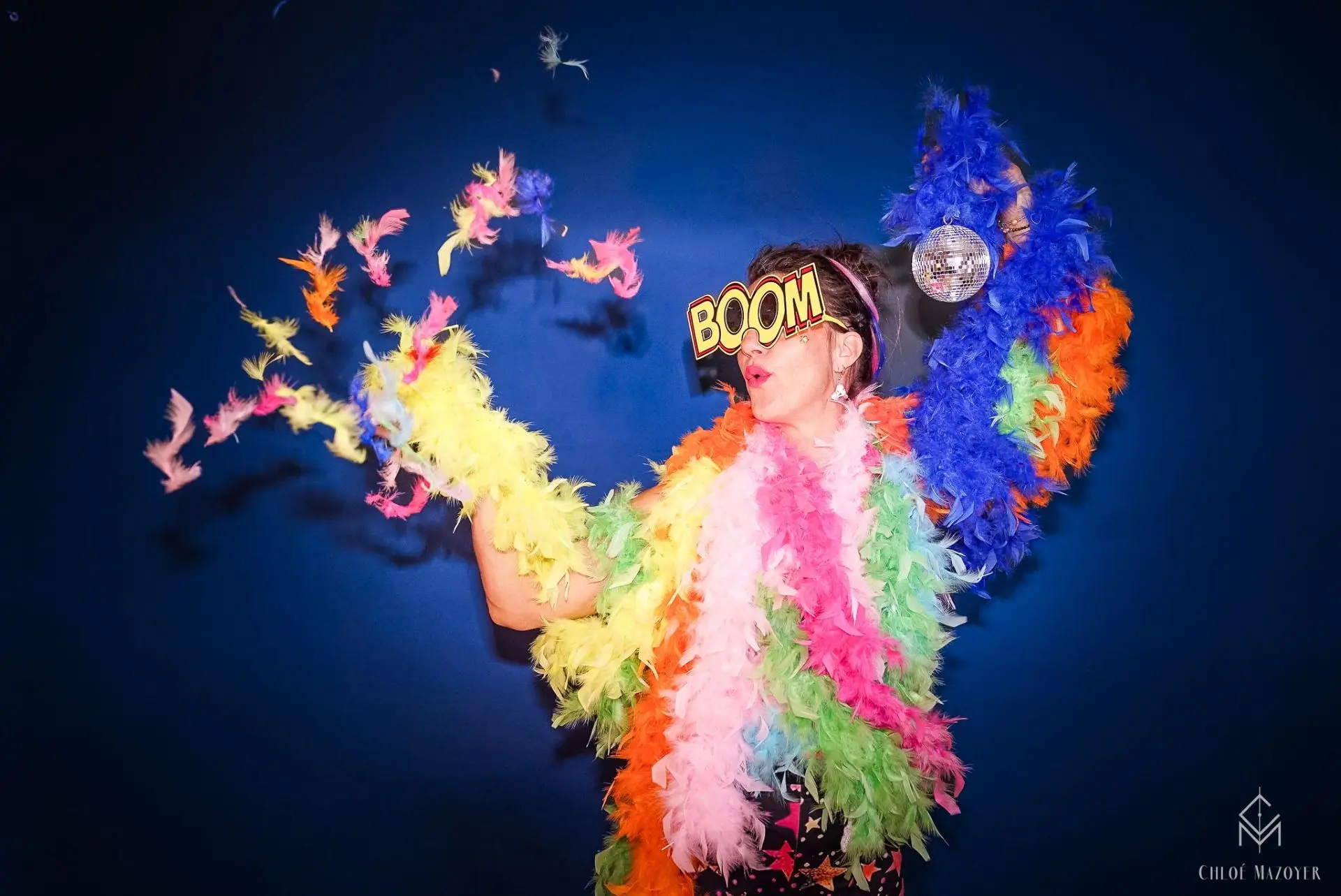 femmes avec des plumes