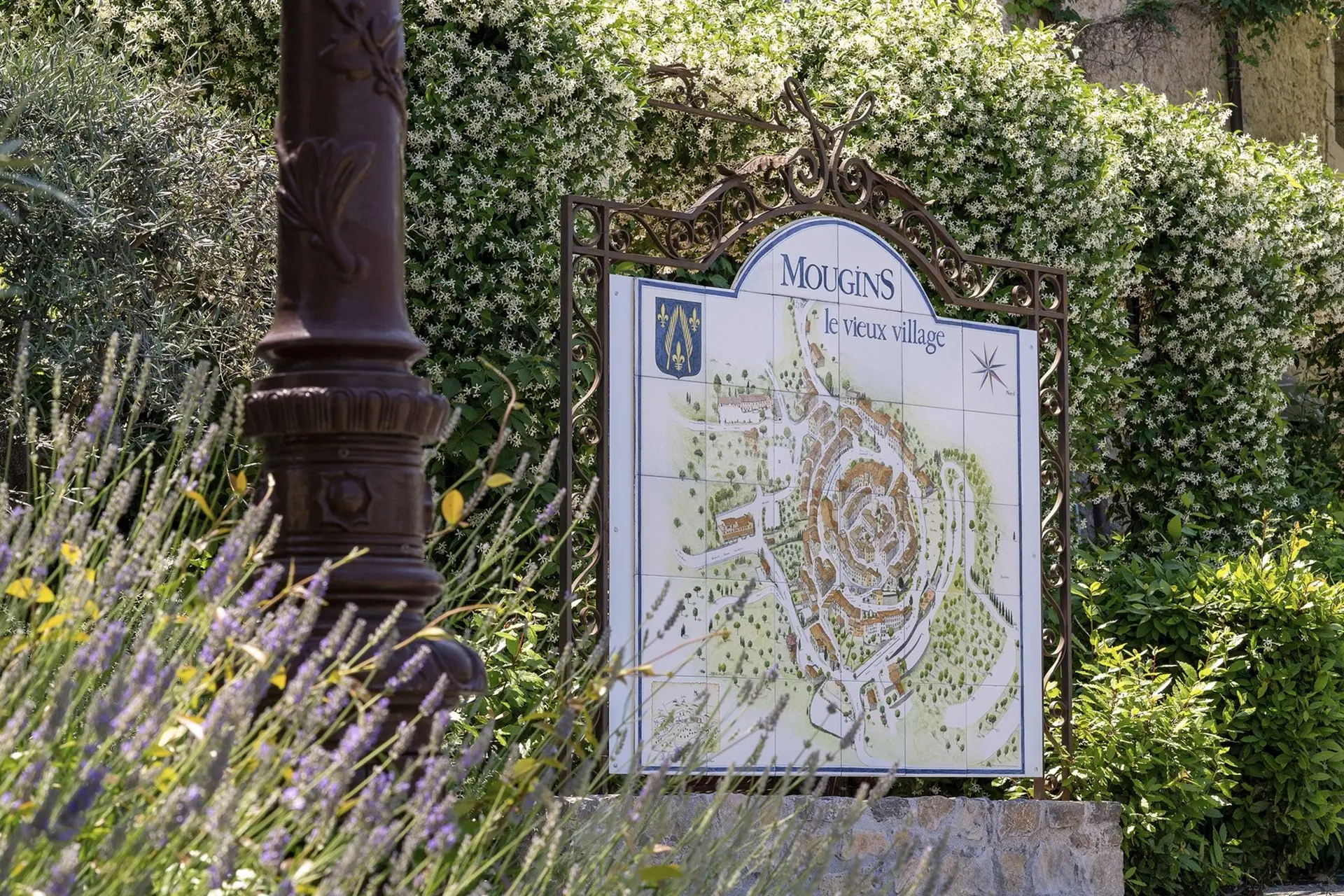 Plan à l'entrée du Vieux Village de Mougins