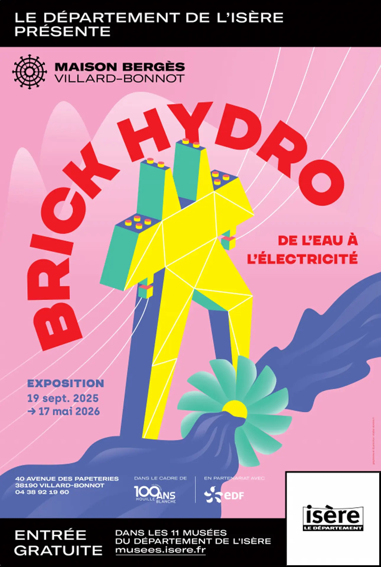 Pylône grimpant une pente, à proximité d'un torrent et d'une turbine