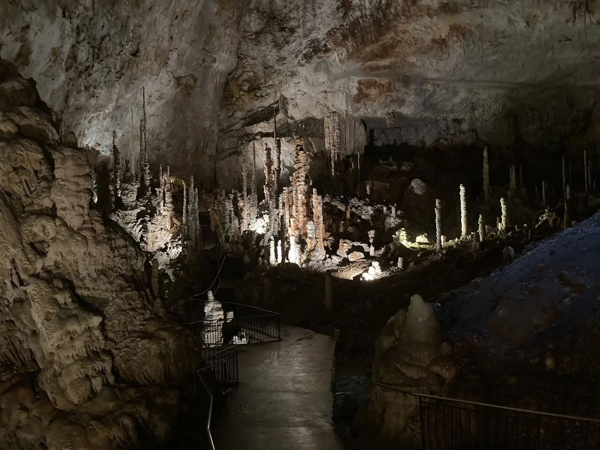 lumières grotte salle de joly