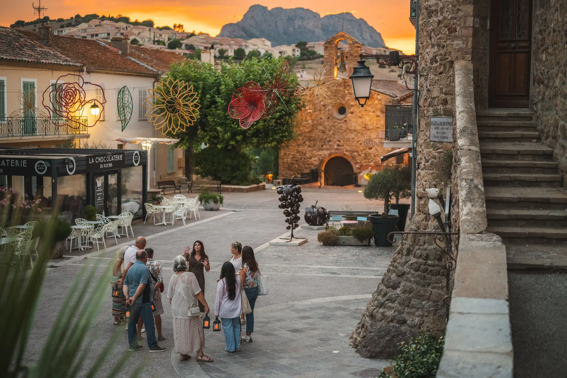 Nocturne médiévale : Roca Brunae à la lueur des lanternes_Roquebrune-sur-Argens
