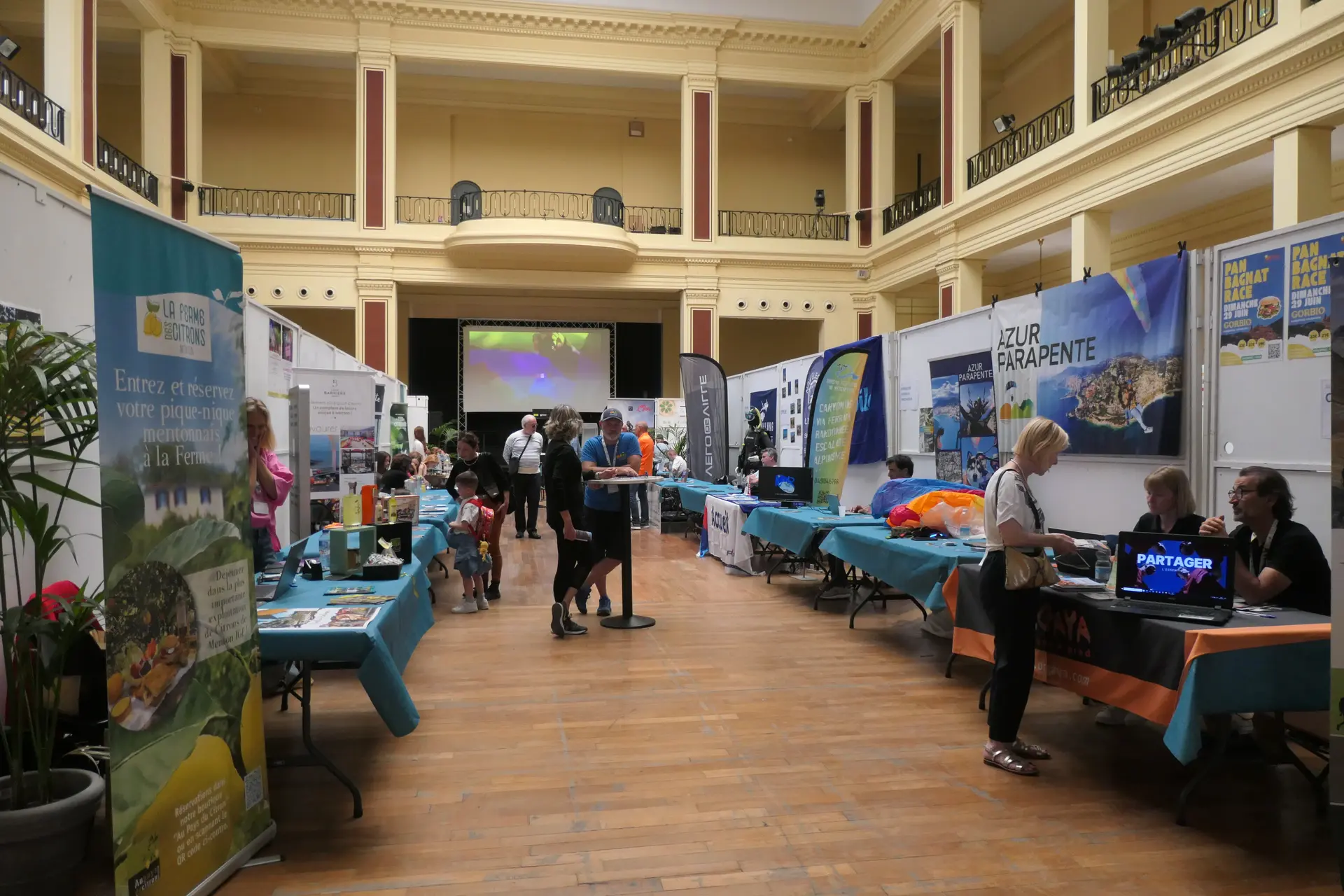 stands du Salon du tourisme