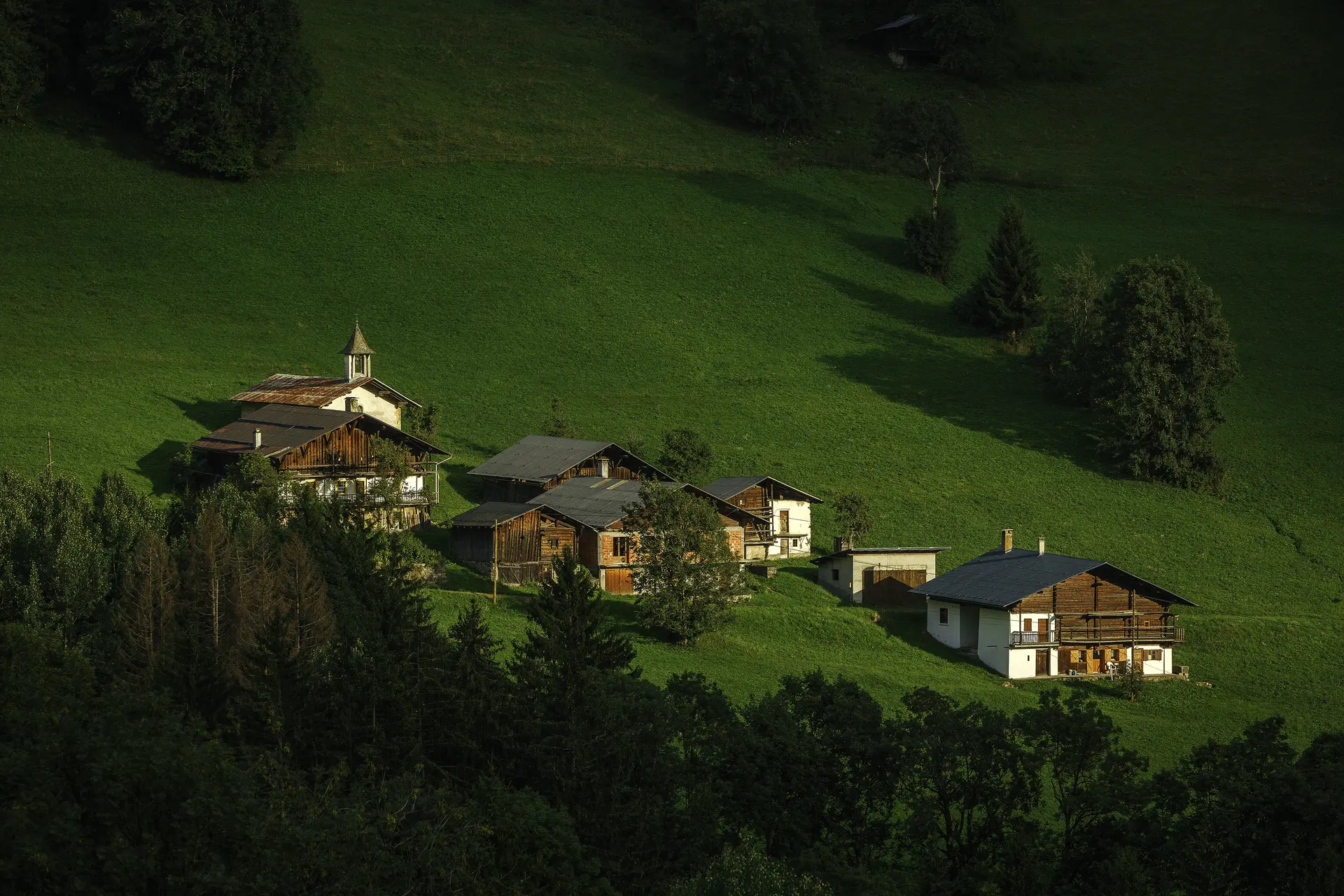 Hameau et chapelle de Saint Sauveur, Beaufortain, Savoie