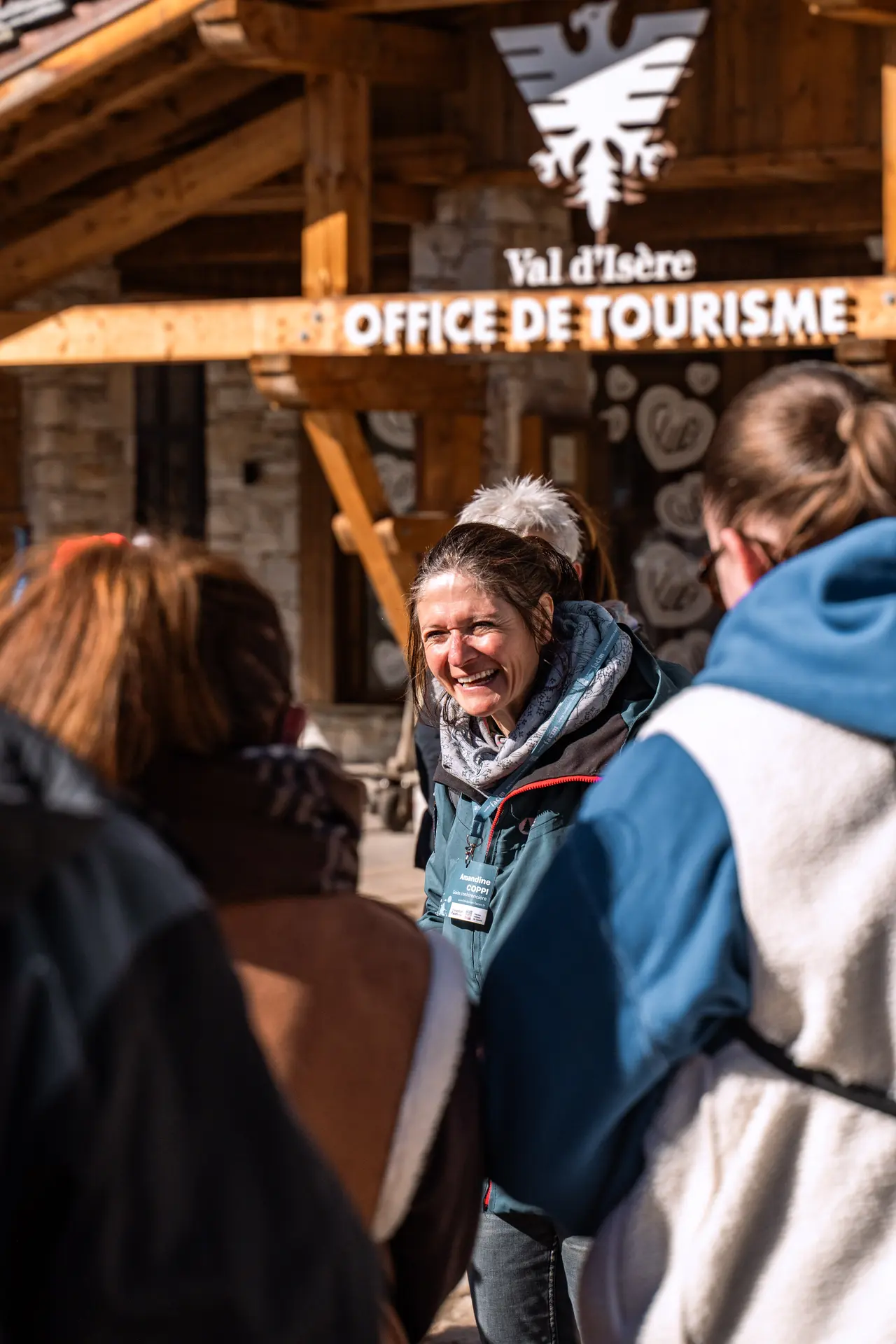Début de la visite guidée devant l'Office de Tourisme