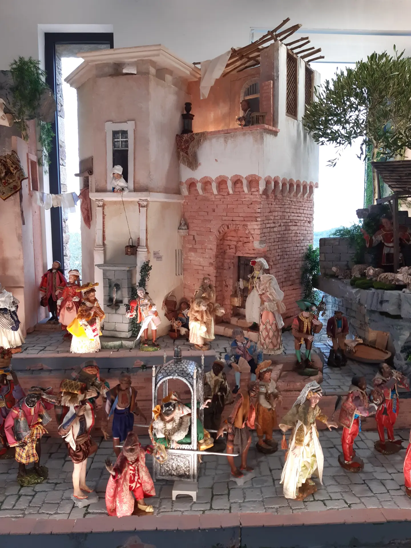 La Crèche napolitaine de Christian Léandre Ganga : entre exubérance baroque, dévotion populaire et théâtralité profane_Gassin