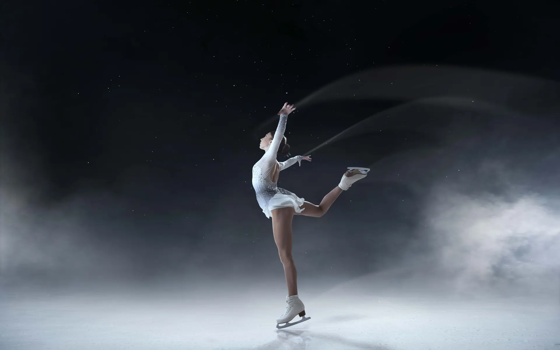 Patineuse au milieu de la patinoire