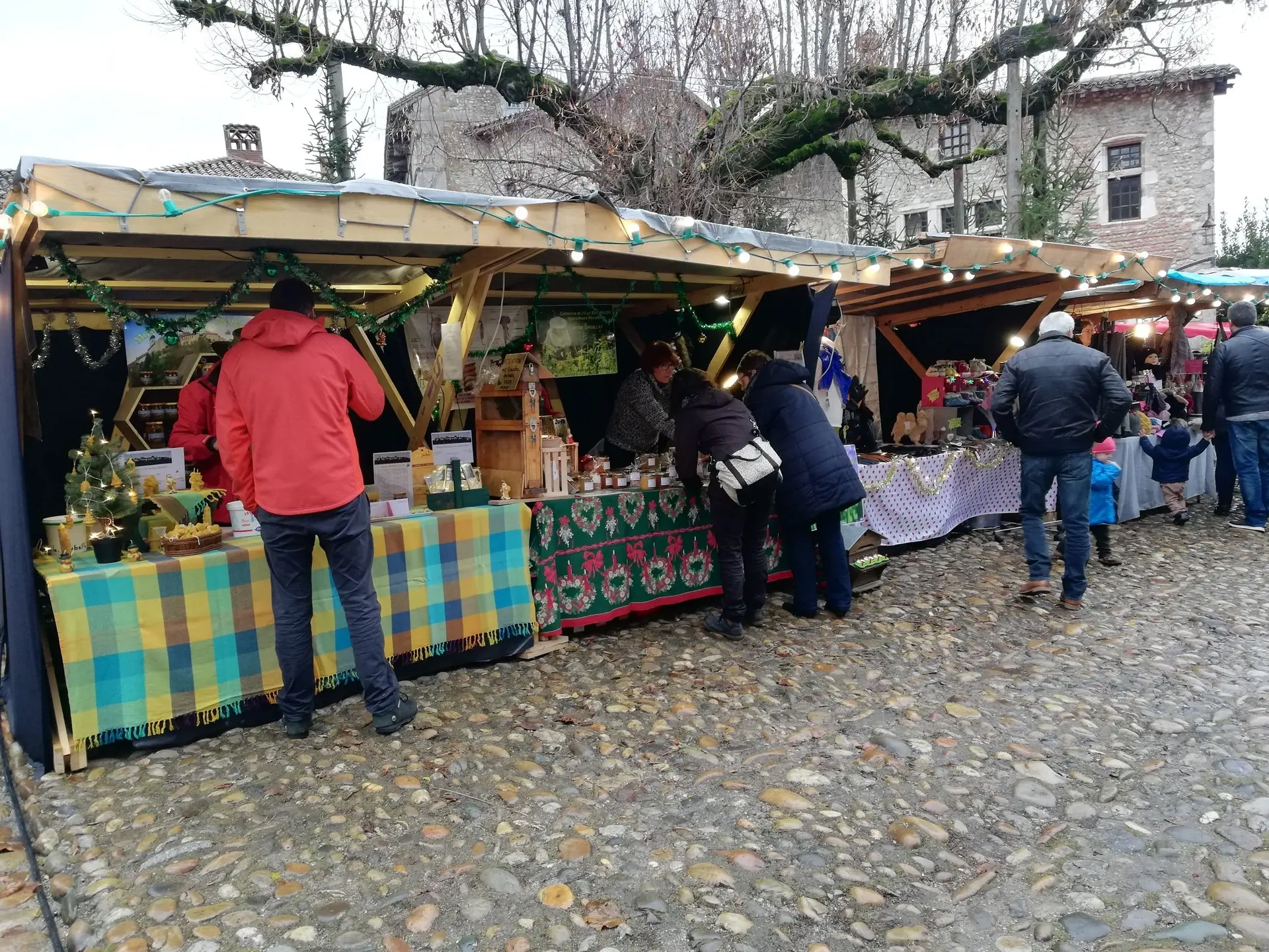 Les étals du marché de Noël