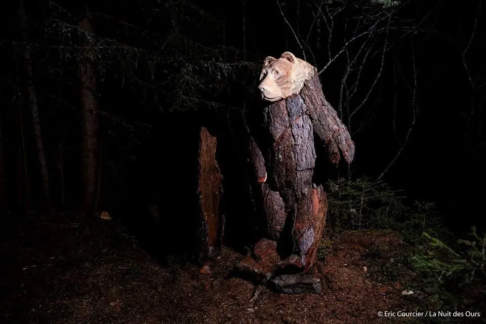 Ours sculpture