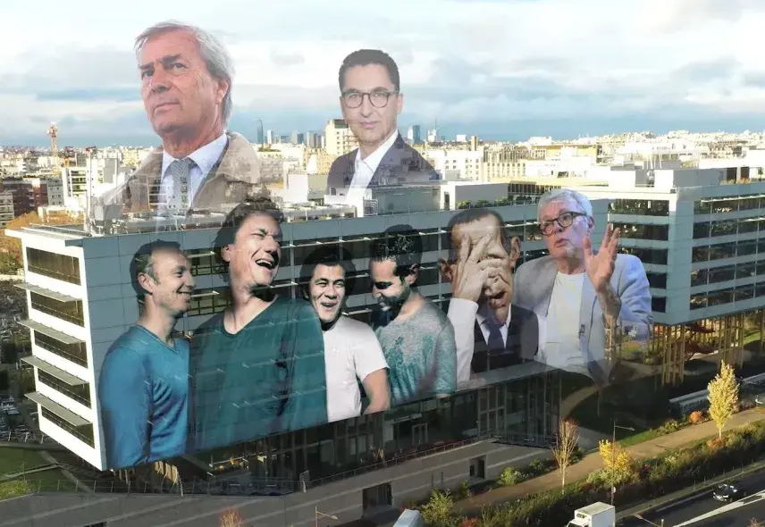 Fini de rire, l'humour politique au garde à vous