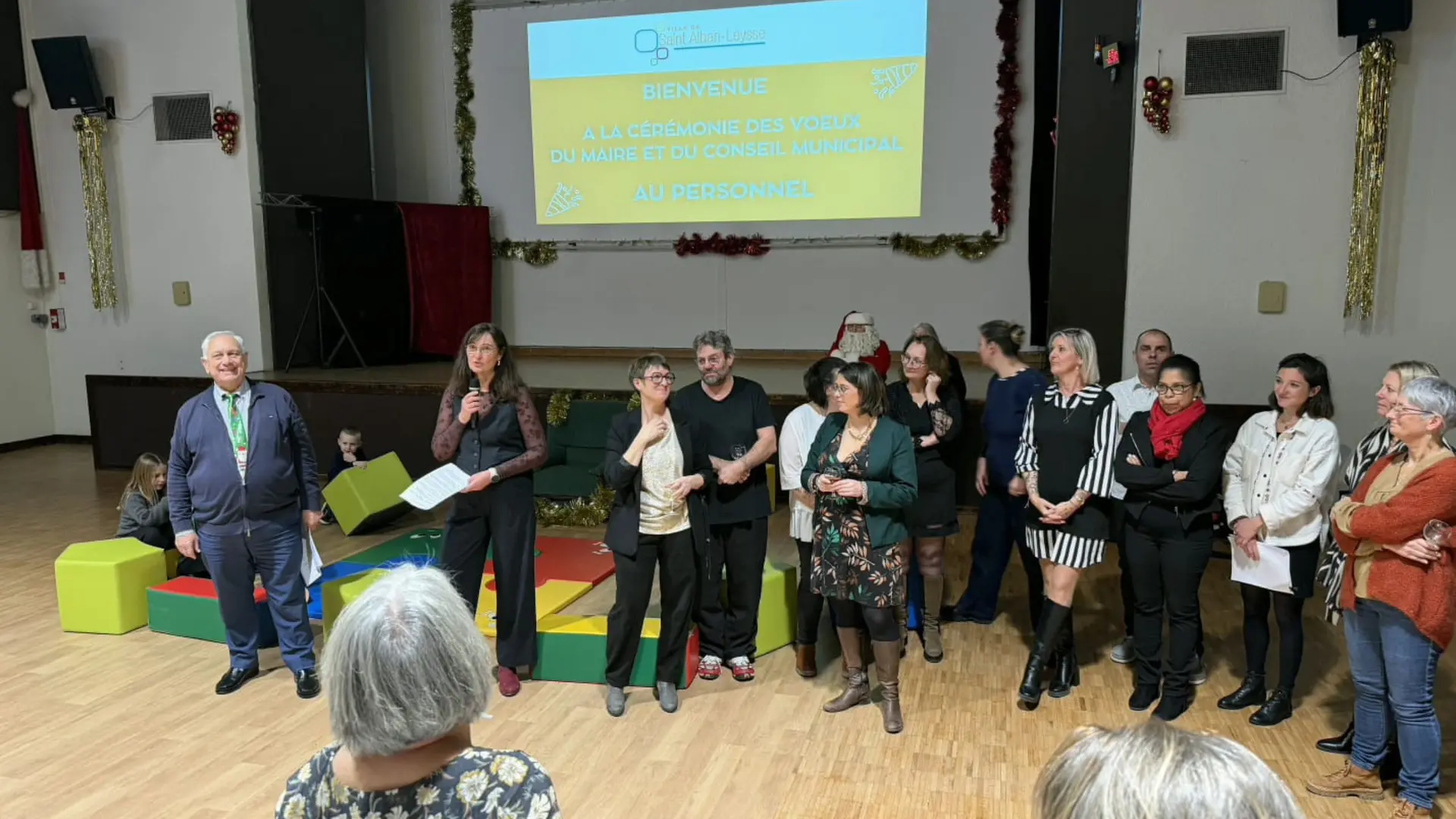 Une partie des services municipaux aux vœux au personnel du 12 décembre 2025