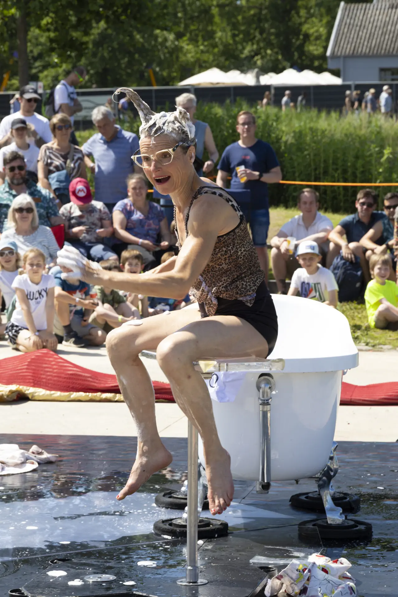 Spectacle jeune public clownesque de Barbara Probst dans le cadre du festival Sorties de plage au Parc Municipal de Châtelaillon-Plage
