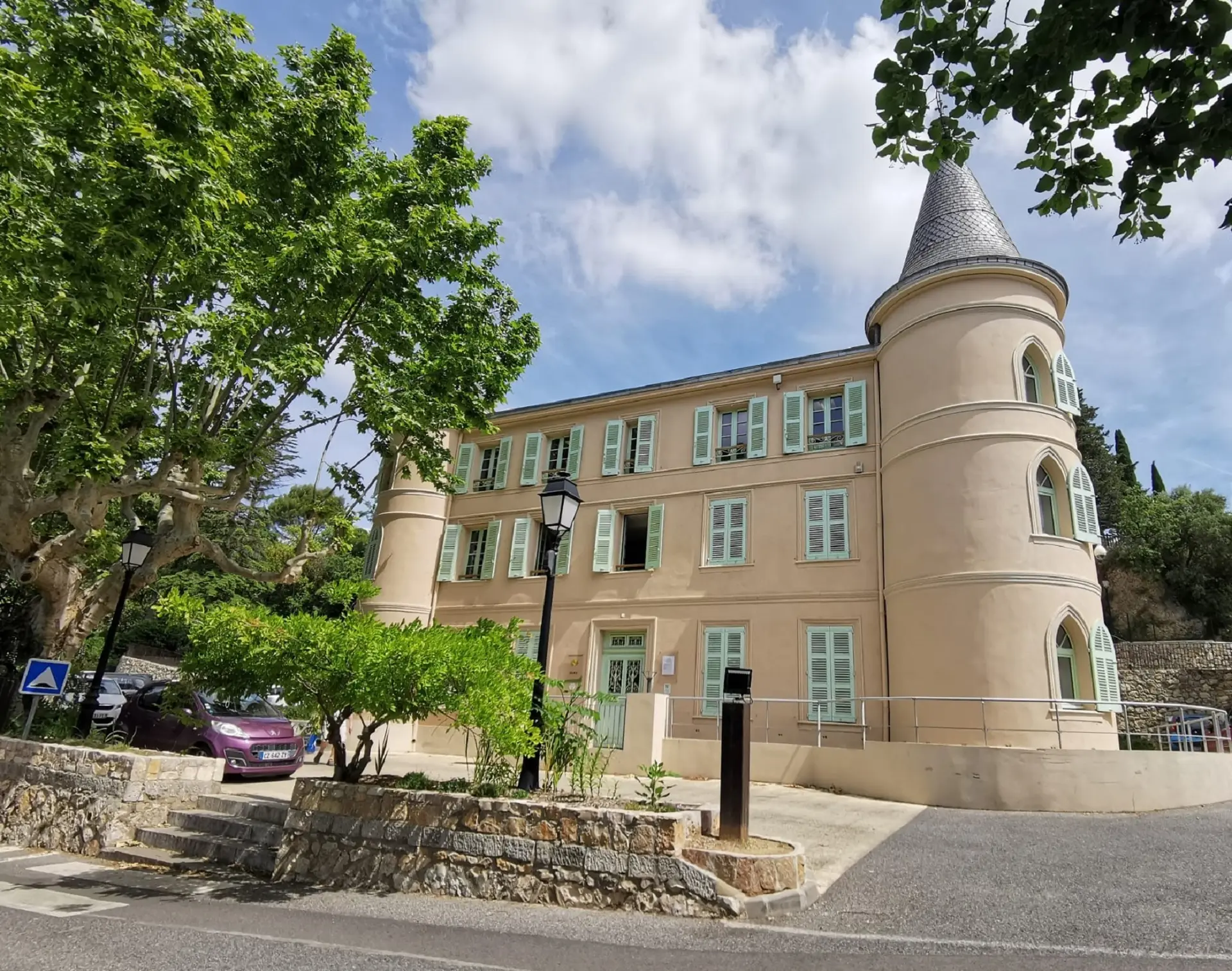 Médiathèque dans le château GOERG