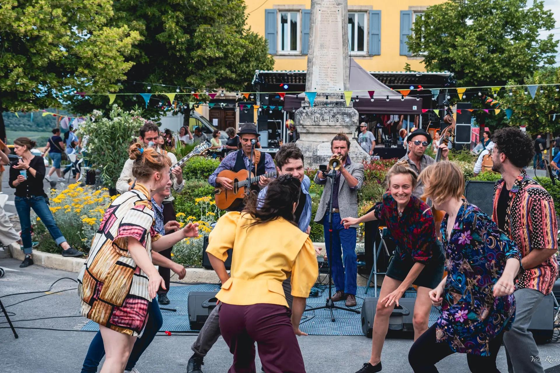 Piazza della Musica : con LA CARAVANE DU SWING & SES DANSEURS !_Moustiers-Sainte-Marie