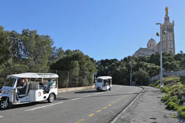 Tuk Tuk tour around Notre Dame