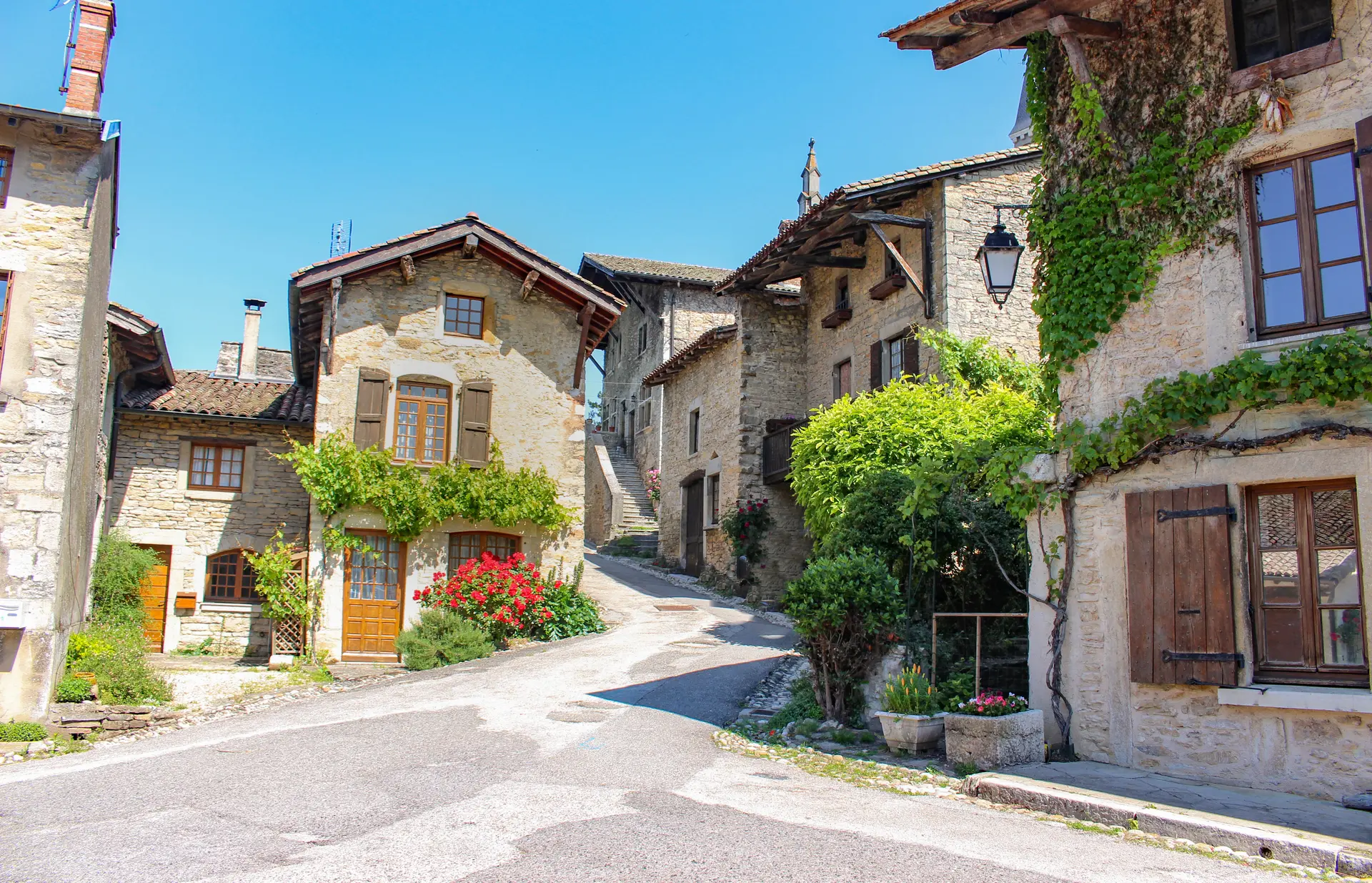 place de la halle à Saint Sorlin