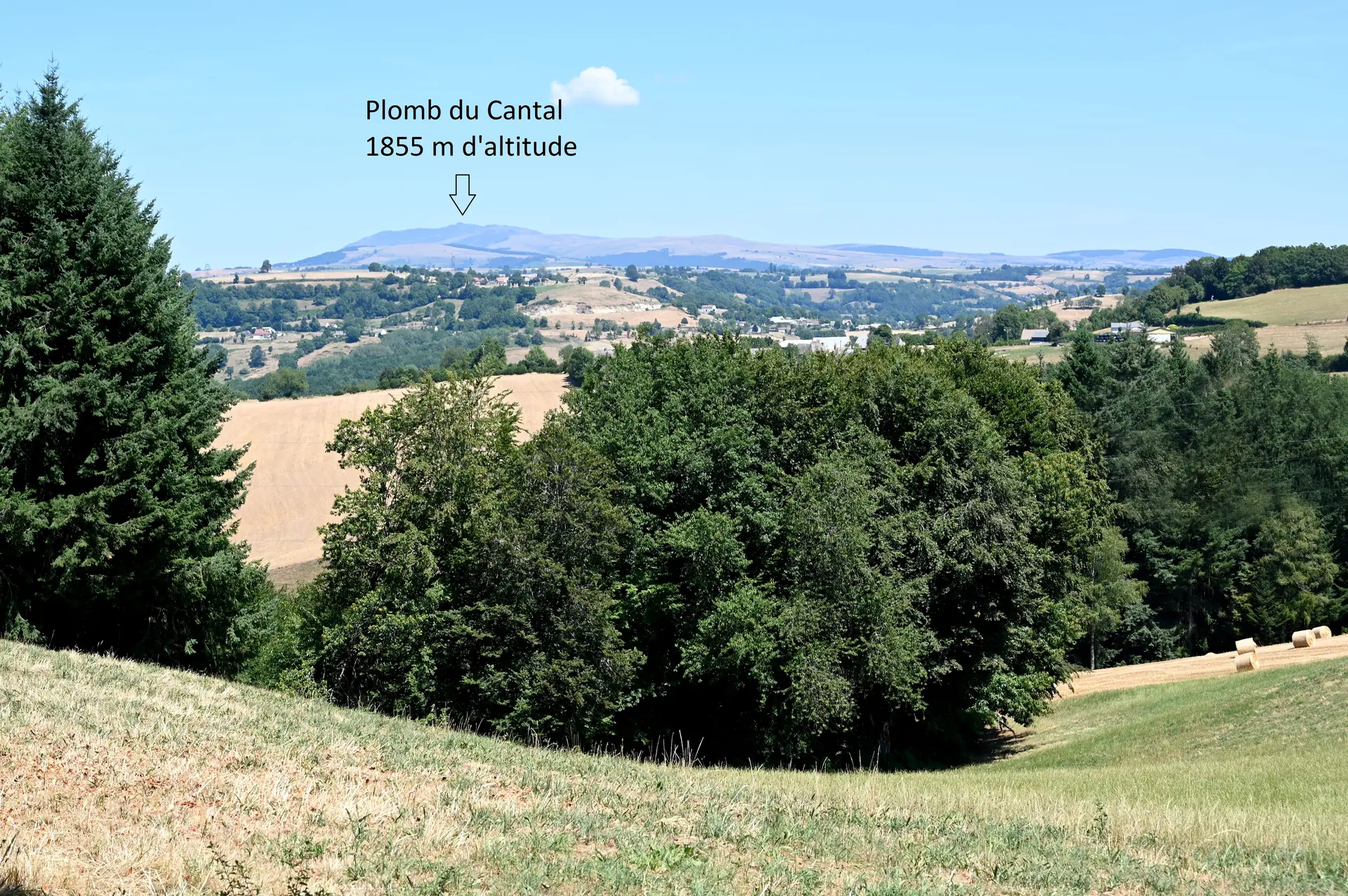 Point de vue sur les Monts du Cantal