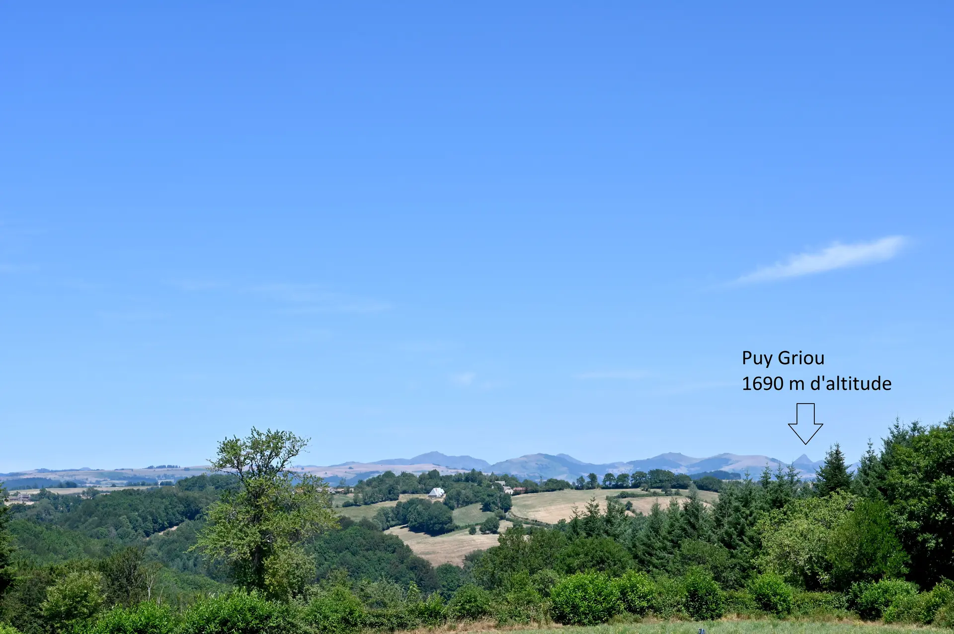 Point de vue sur les Monts du Cantal