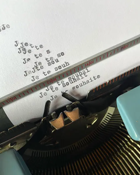 Poésie sous le parasol avec Laetitia Cuvelier sur le Marché de La Grave