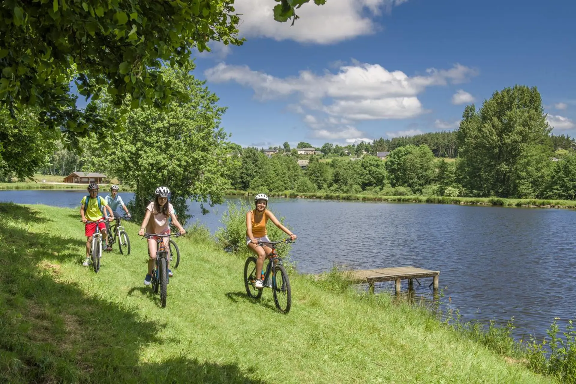 VTT proche du plan d'eau de Bethelane vers Tence