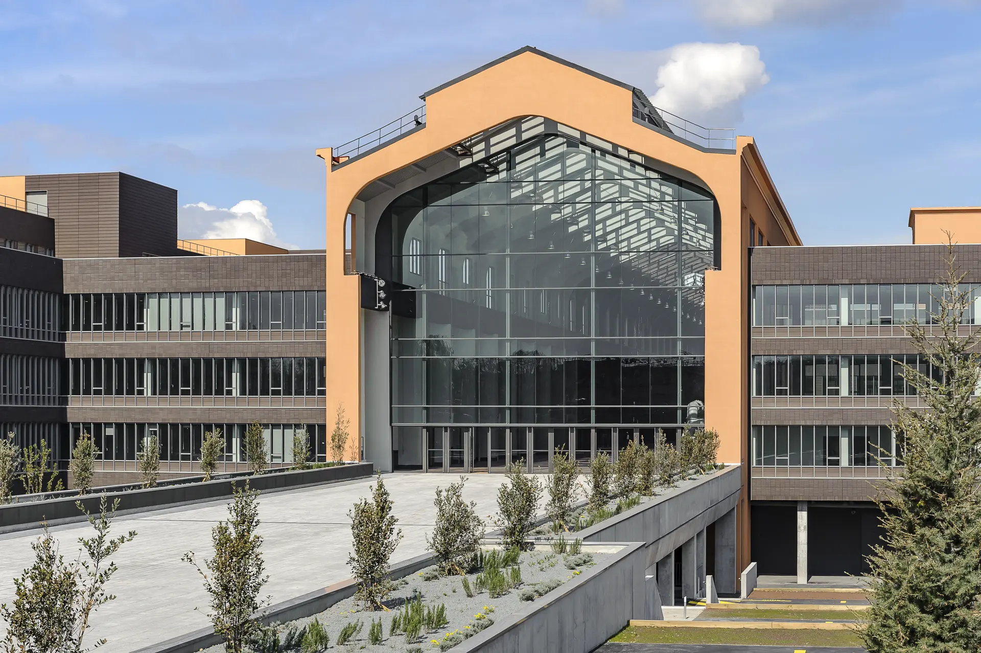 Façade de la Cité du Cinéma