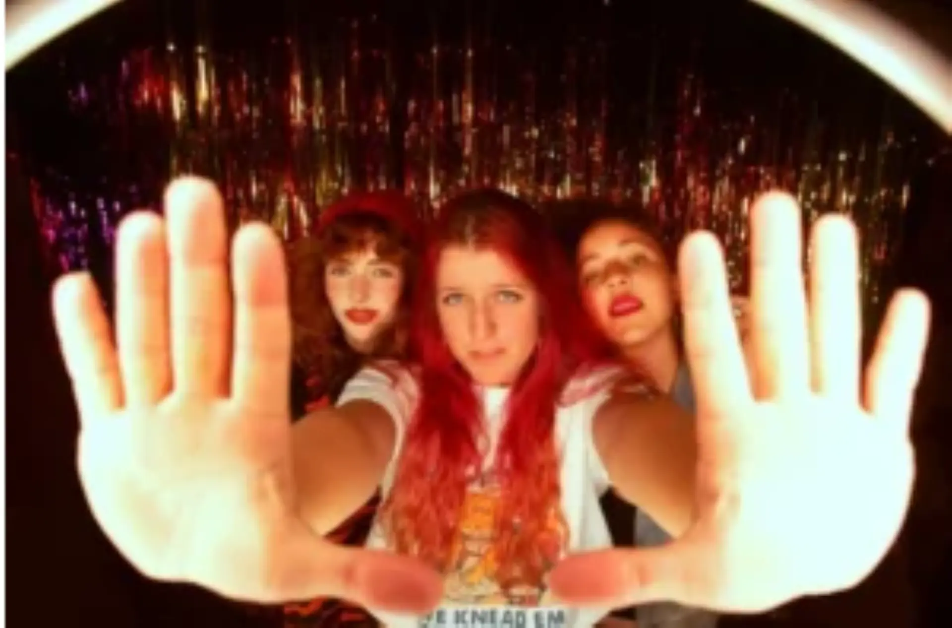 Les chanteuses du groupe Rainbow girls