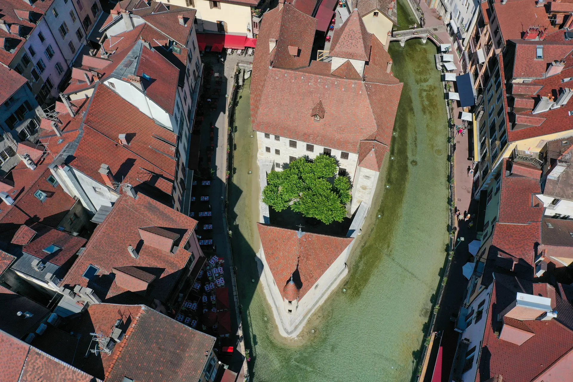 Vue aérienne du Palais de l'Île par drone
