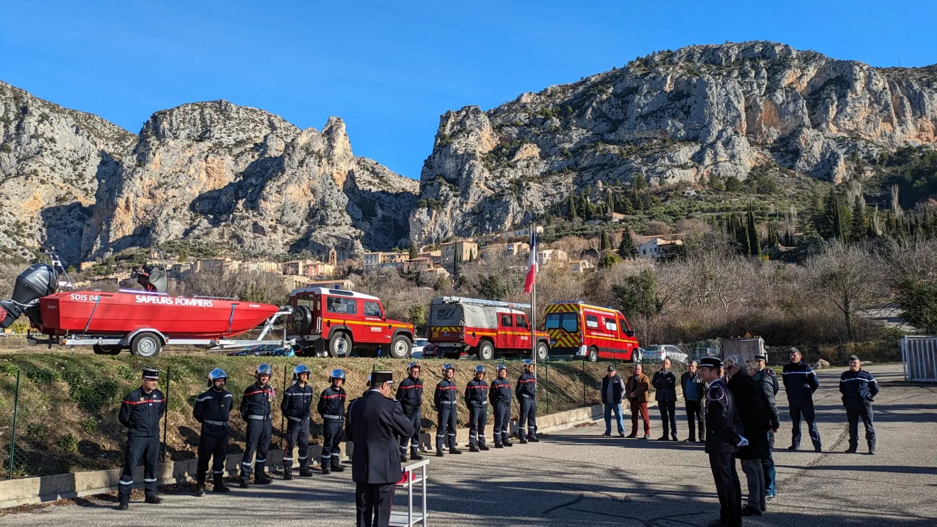 Decoration at the barracks in Moustiers-Ste-Marie_Moustiers-Sainte-Marie