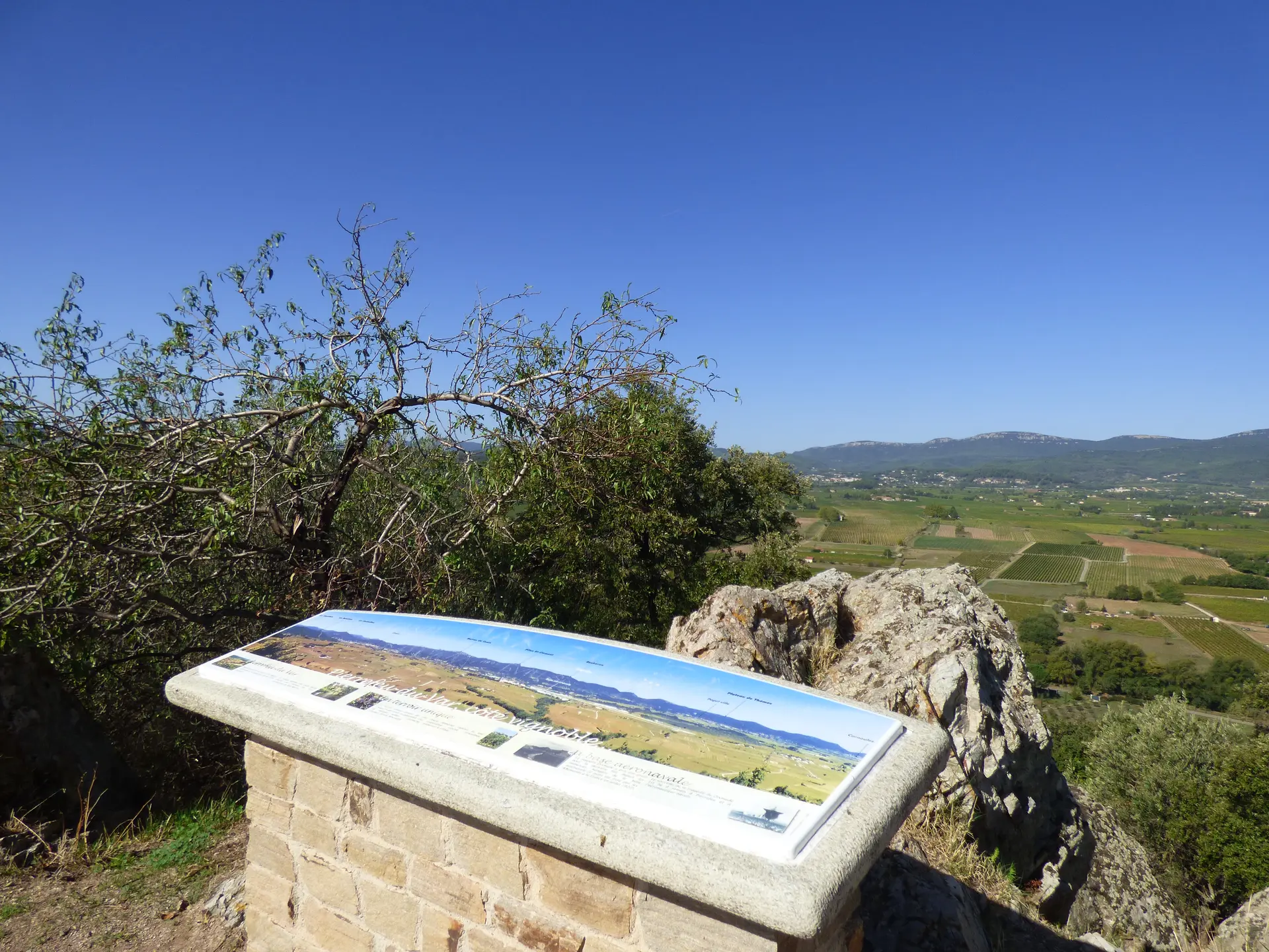 Balade historique dans Pierrefeu du Var