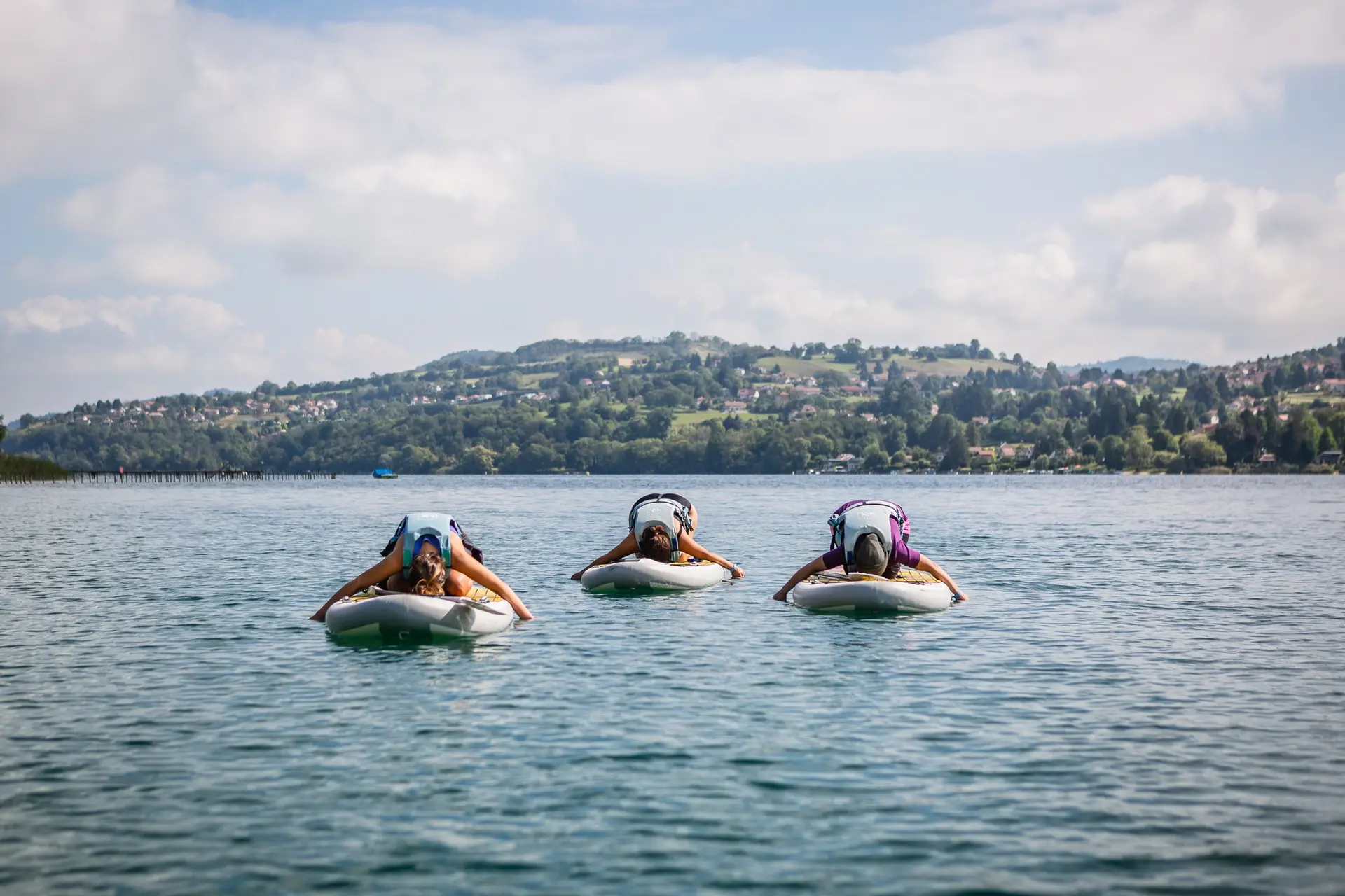 Une séance de yoga sur paddle