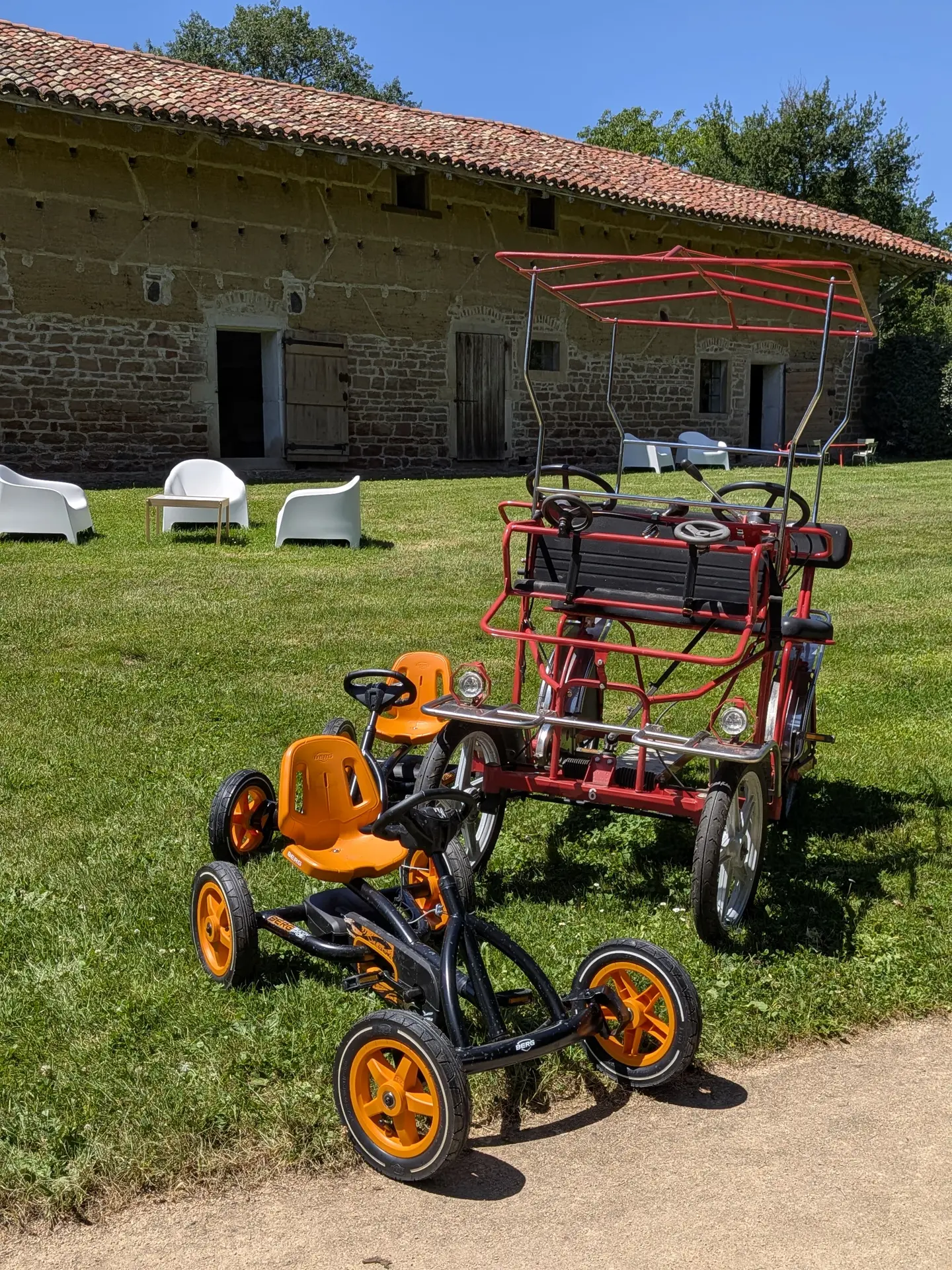 Rosalie et karts pour enfants au Domaine des Saveurs