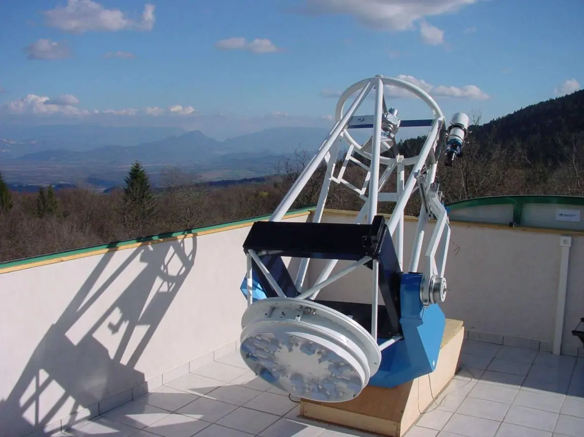 Téléscope pour observation diurne et nocturne à la Lèbe
