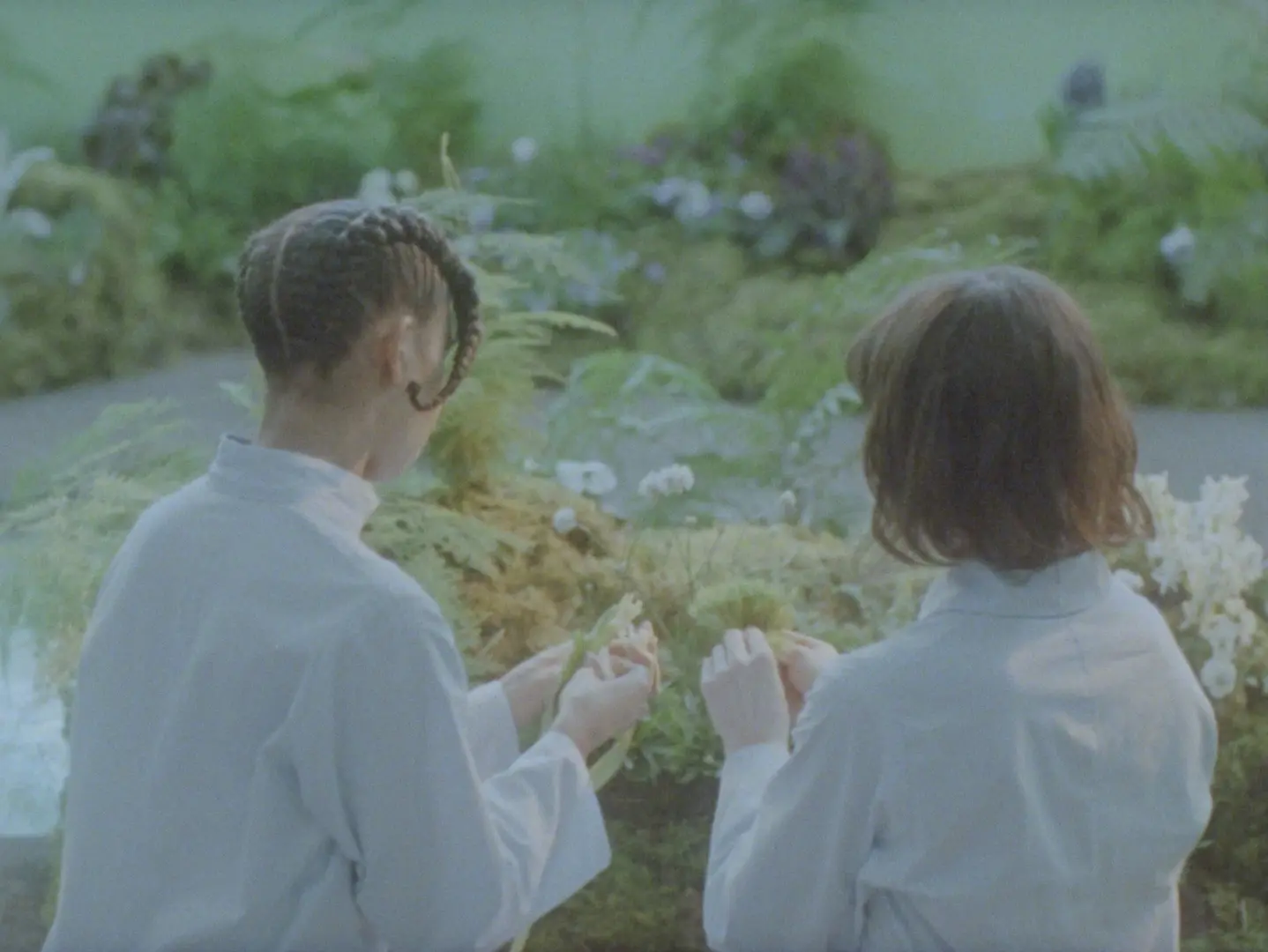 Try again, 2023 Fauteuil PVC, Tee-Shirt Aaliyah, Powertex 50x56x50cm – GaleriedelaScep