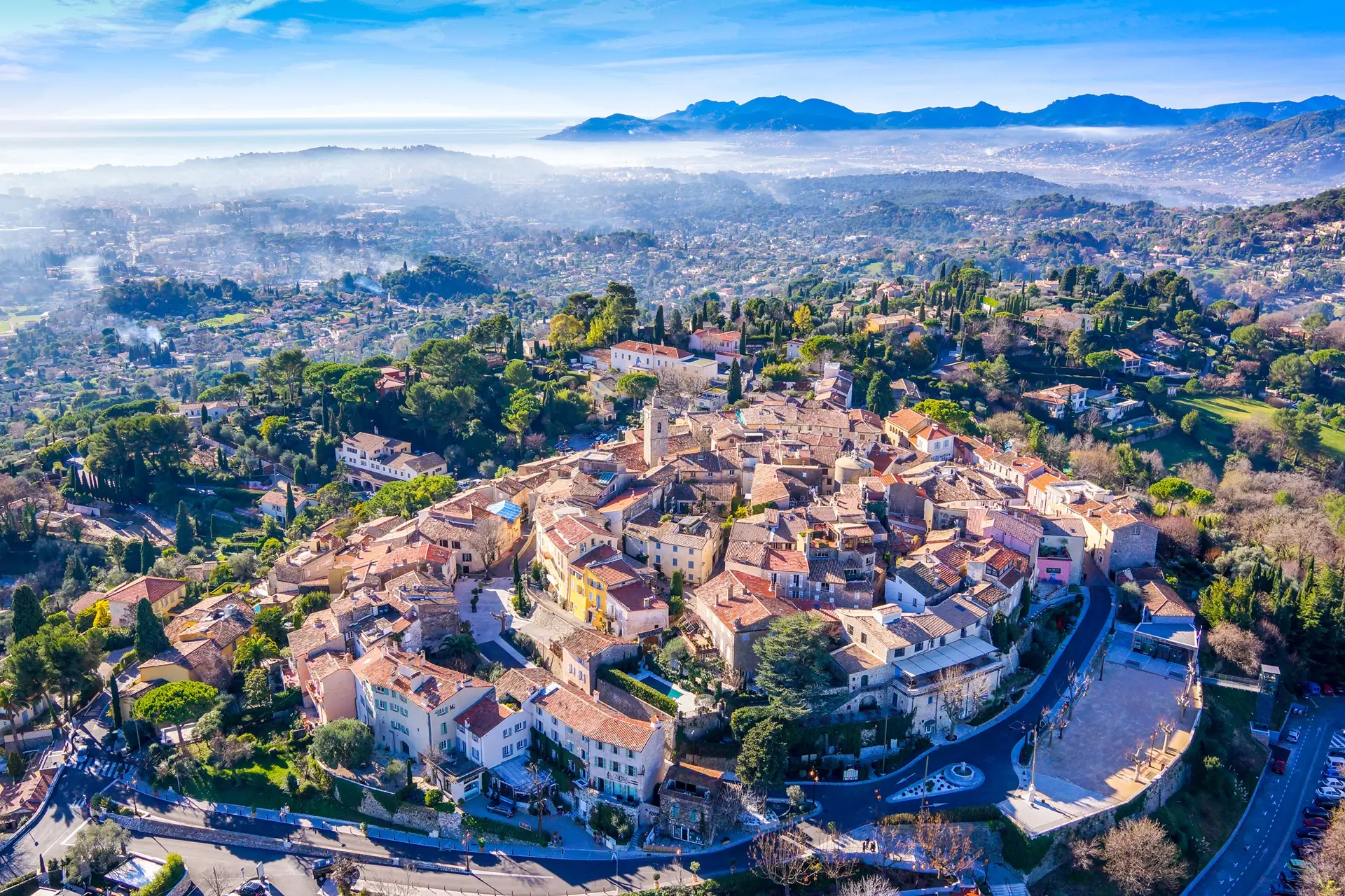 Vue aérienne du village de Mougins