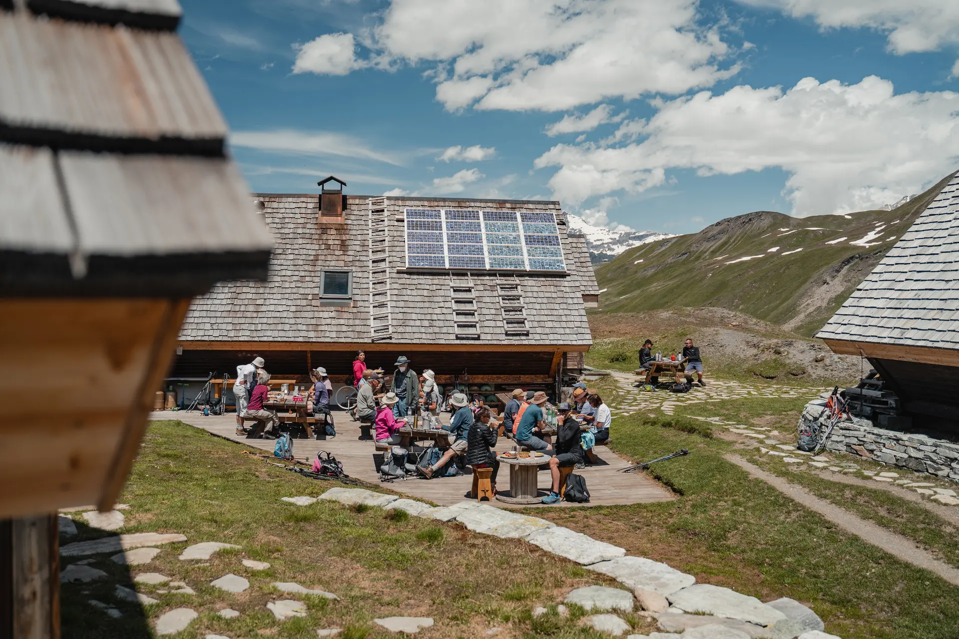 Refuge du Fond des Fours en été