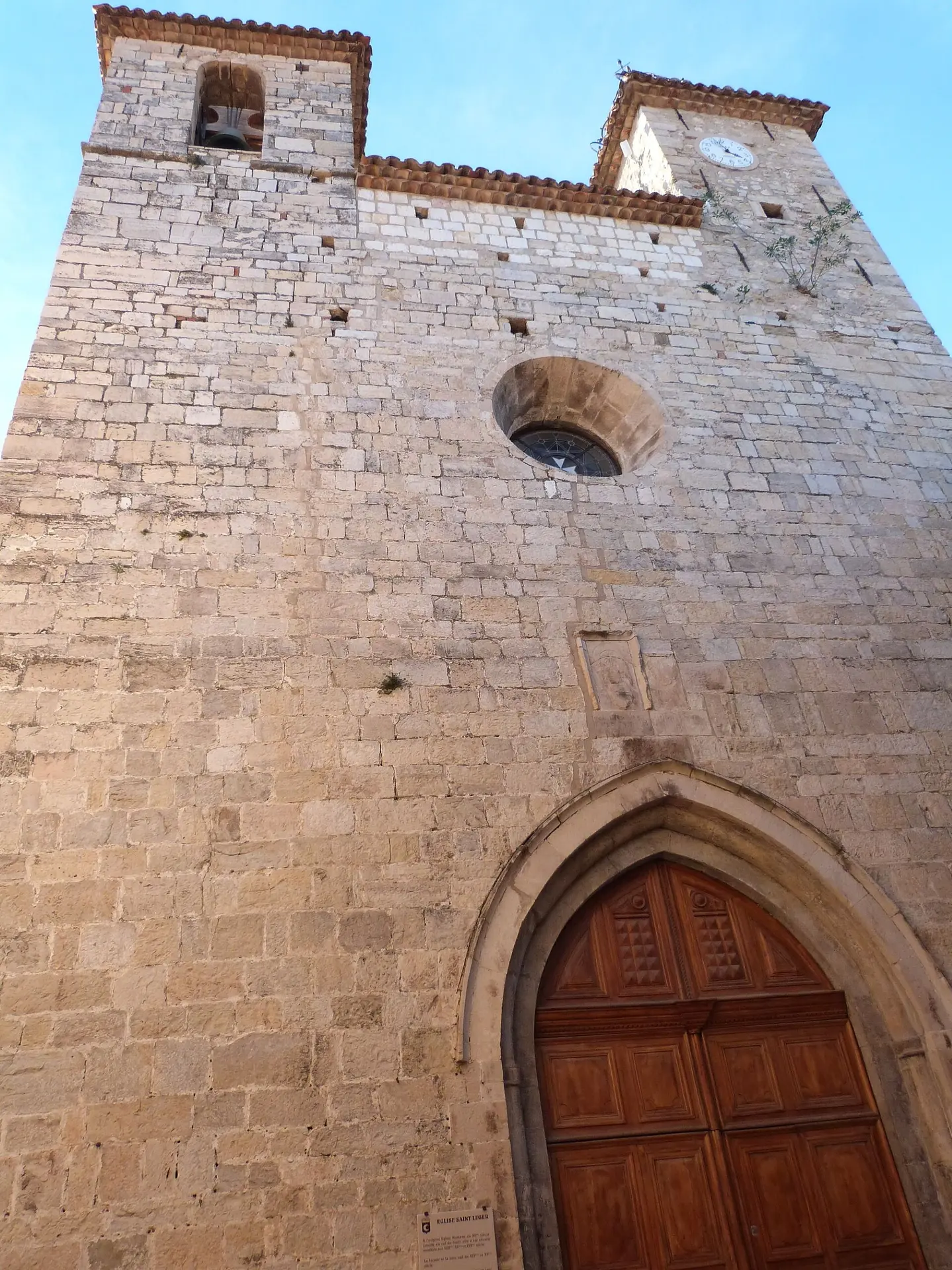 Extérieur de l'église St Léger